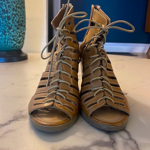 Caramel vegan leather gladiator heels - Picture 2 of 4